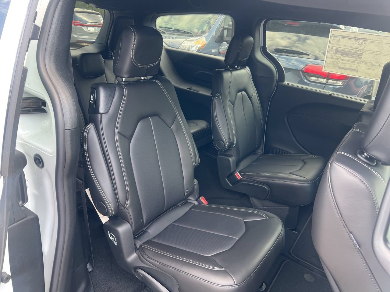New 2026 Chrysler Pacifica Select w/ S Appearance Package FWD image 20