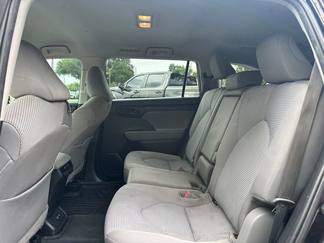 Used 2020 Toyota Highlander L FWD image 14