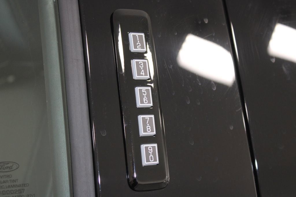 New 2026 Ford F250 Lariat w/ Black Appearance Package image 21