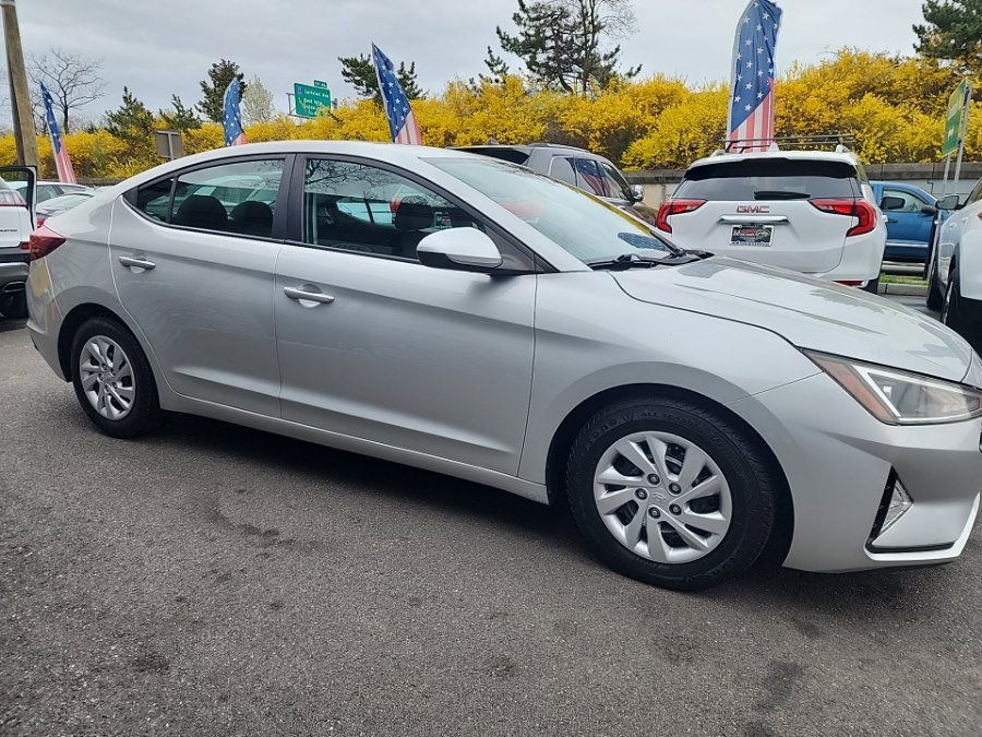 Used 2019 Hyundai Elantra SE w/ Cargo Package FWD image 9
