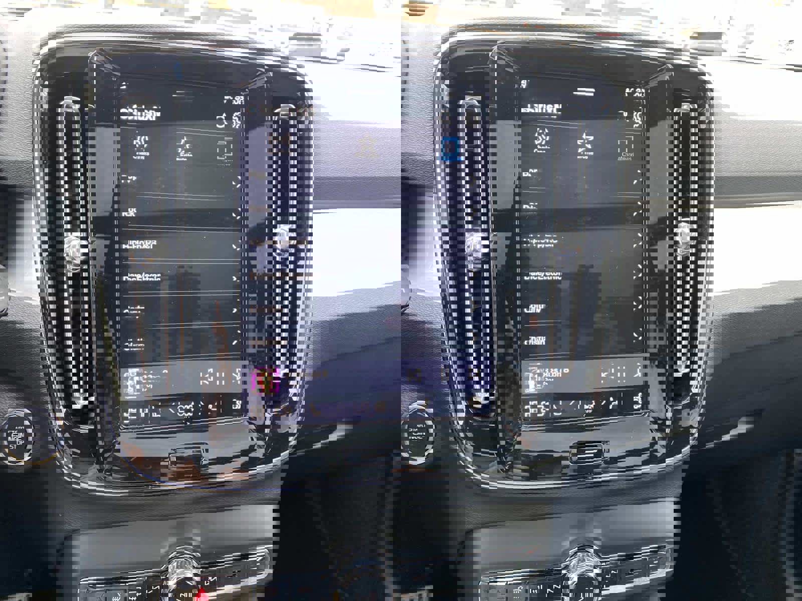 Used 2024 Volvo XC40 B5 Core image 14