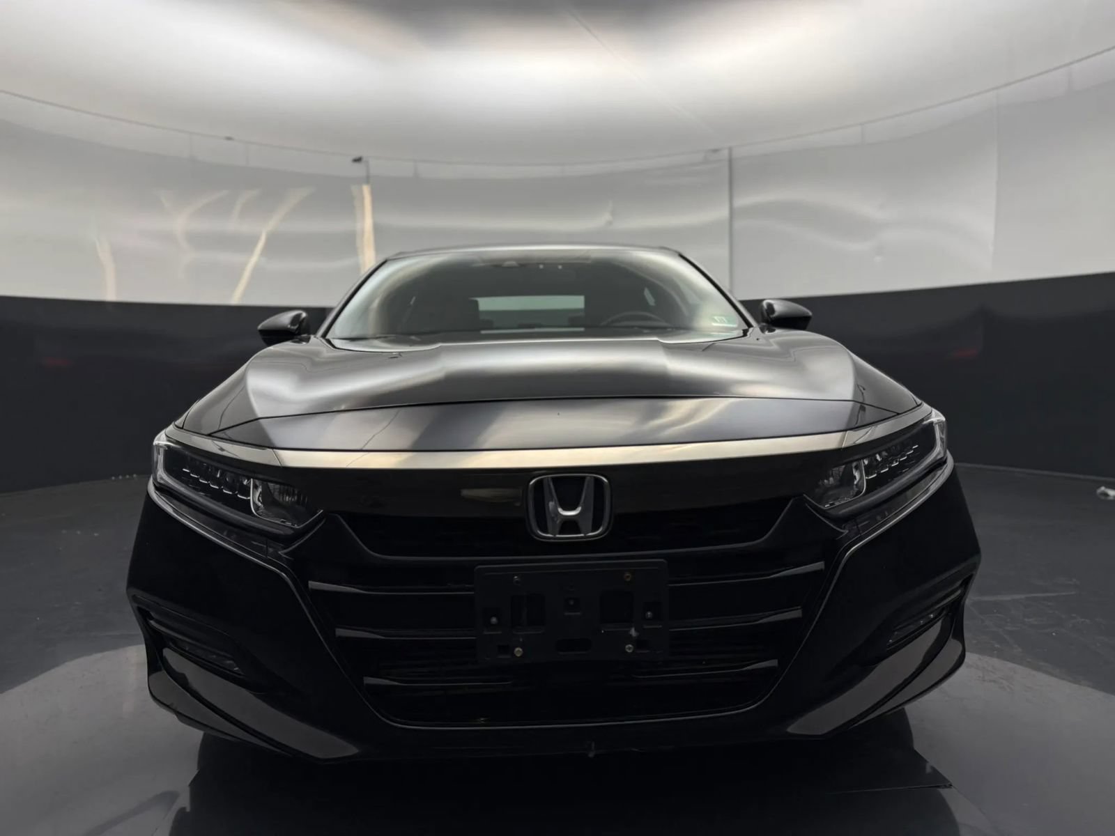 Used 2018 Honda Accord Sport image 2