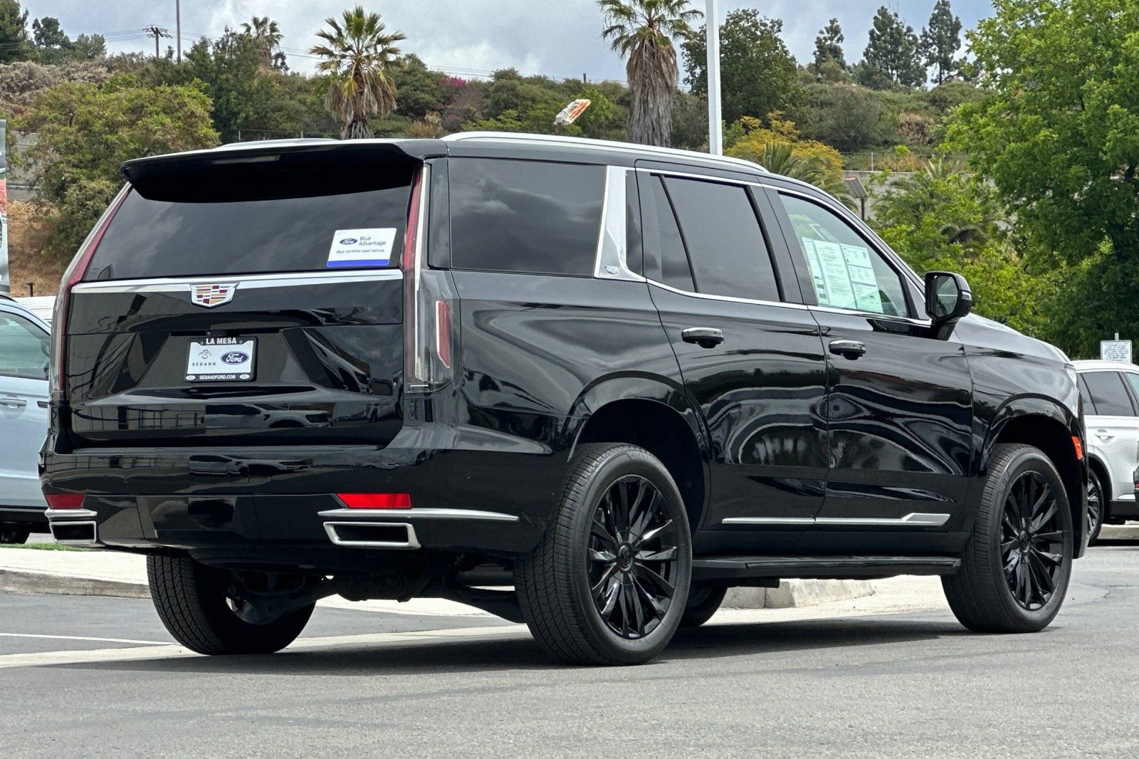 Used 2023 Cadillac Escalade Premium Luxury AWD/4WD image 3