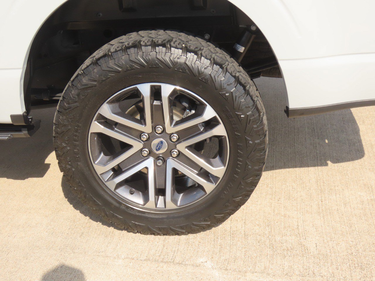 Certified 2024 Ford F150 Platinum w/ FX4 Off-Road Package AWD/4WD image 15