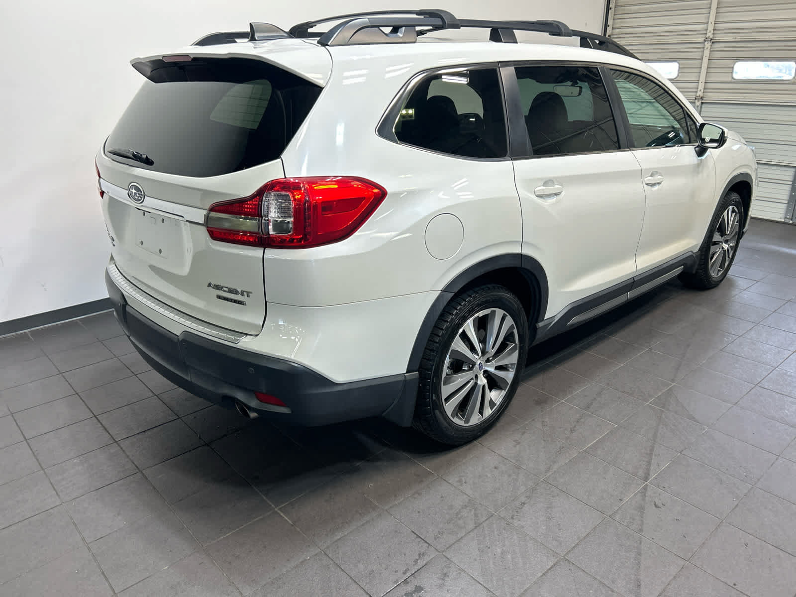 Used 2021 Subaru Ascent Limited w/ Technology Package AWD/4WD image 3