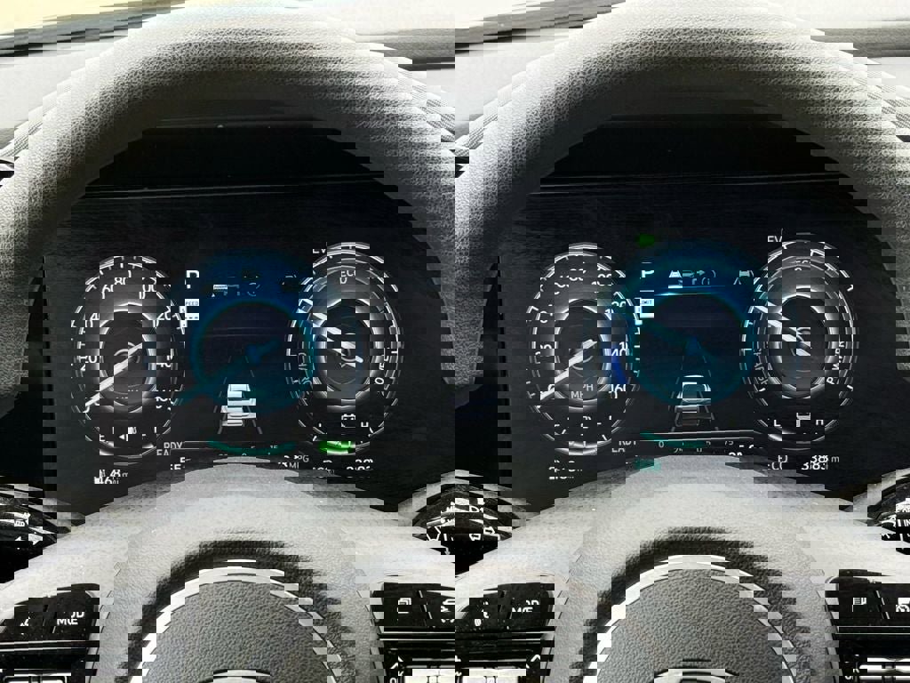 Used 2024 Hyundai Elantra Blue image 23