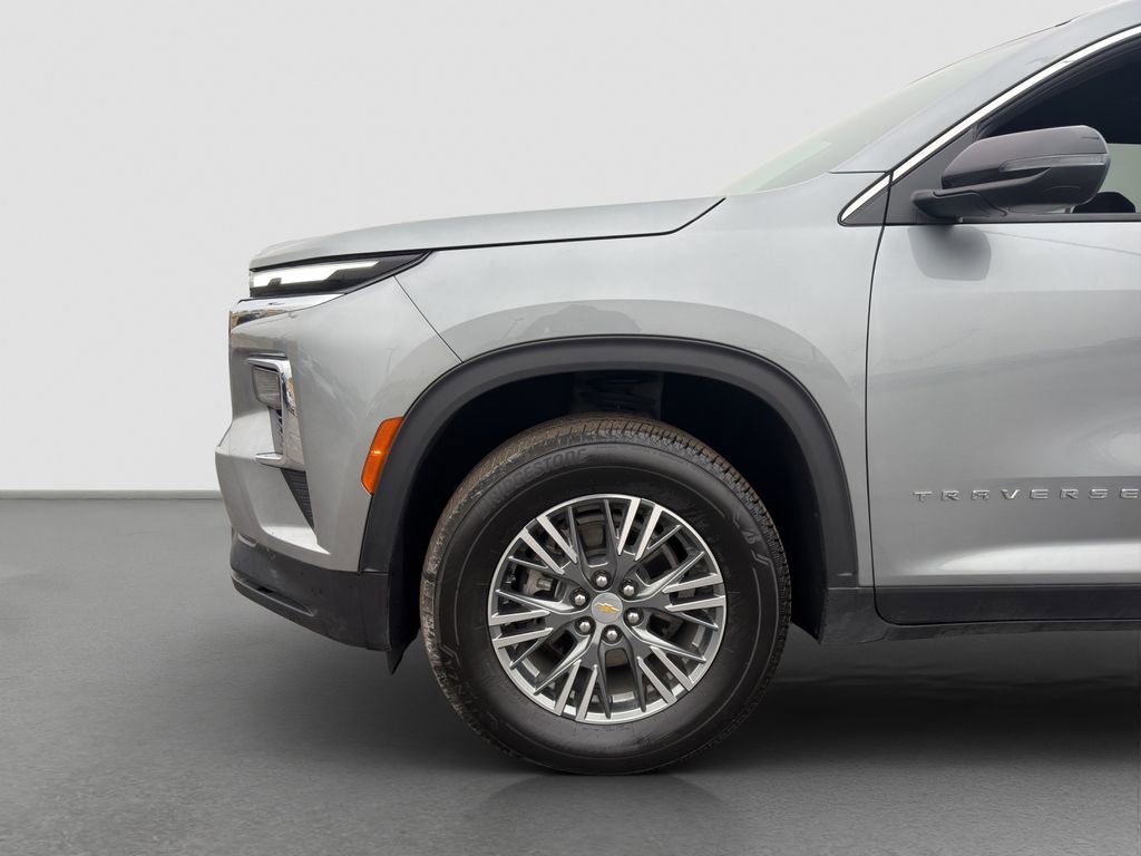 Used 2025 Chevrolet Traverse LT image 22