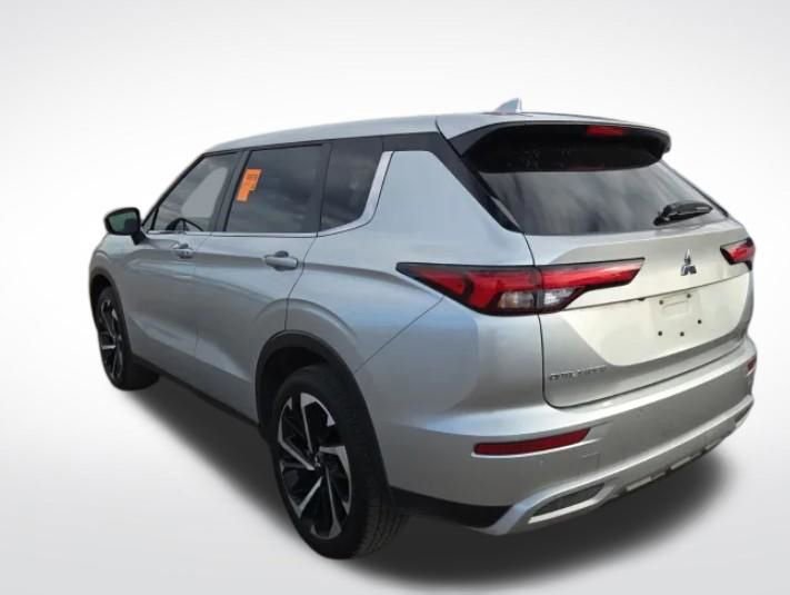Used 2022 Mitsubishi Outlander SE image 4