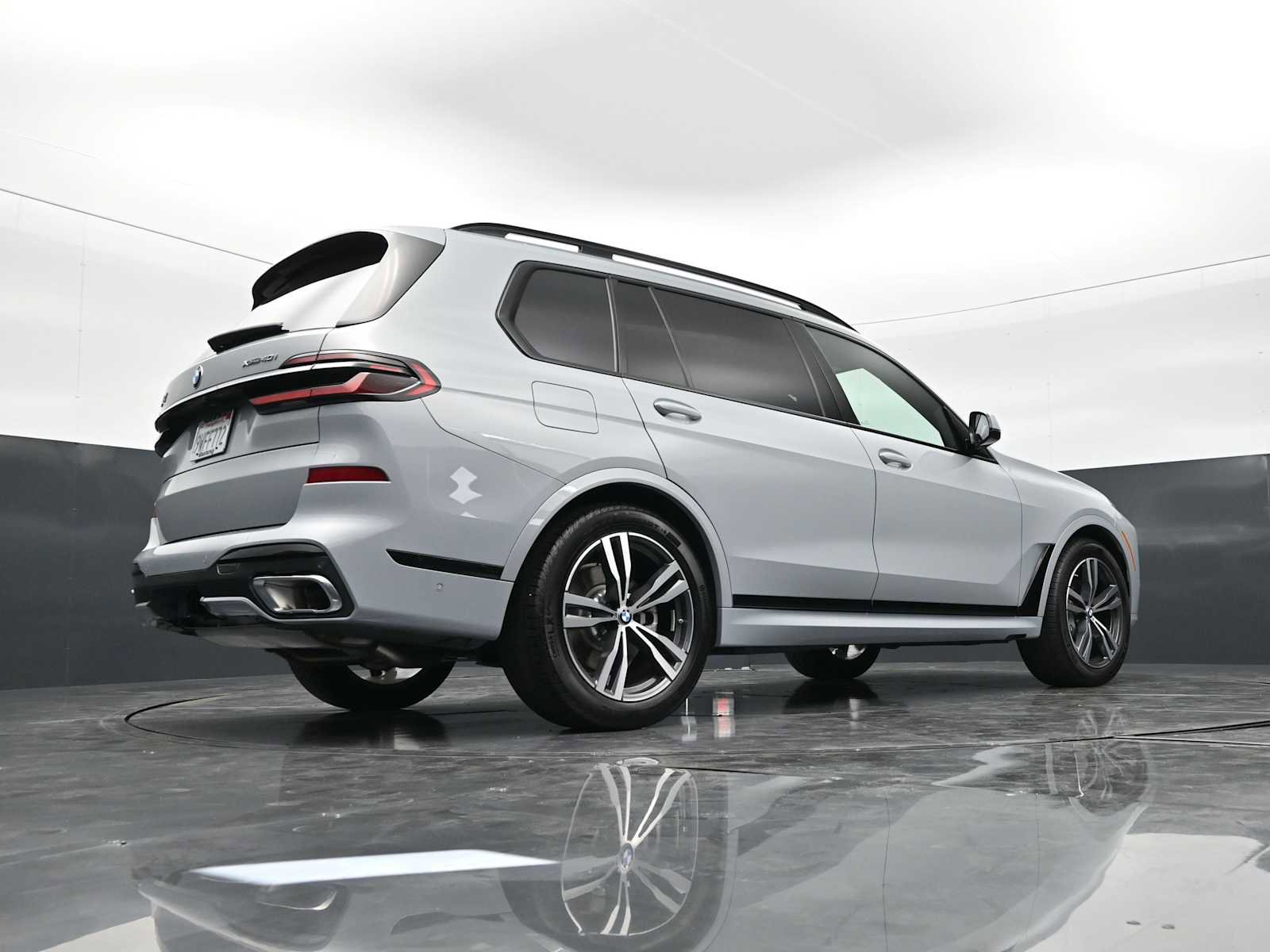Used 2026 BMW X7 xDrive40i w/ Executive Package image 28