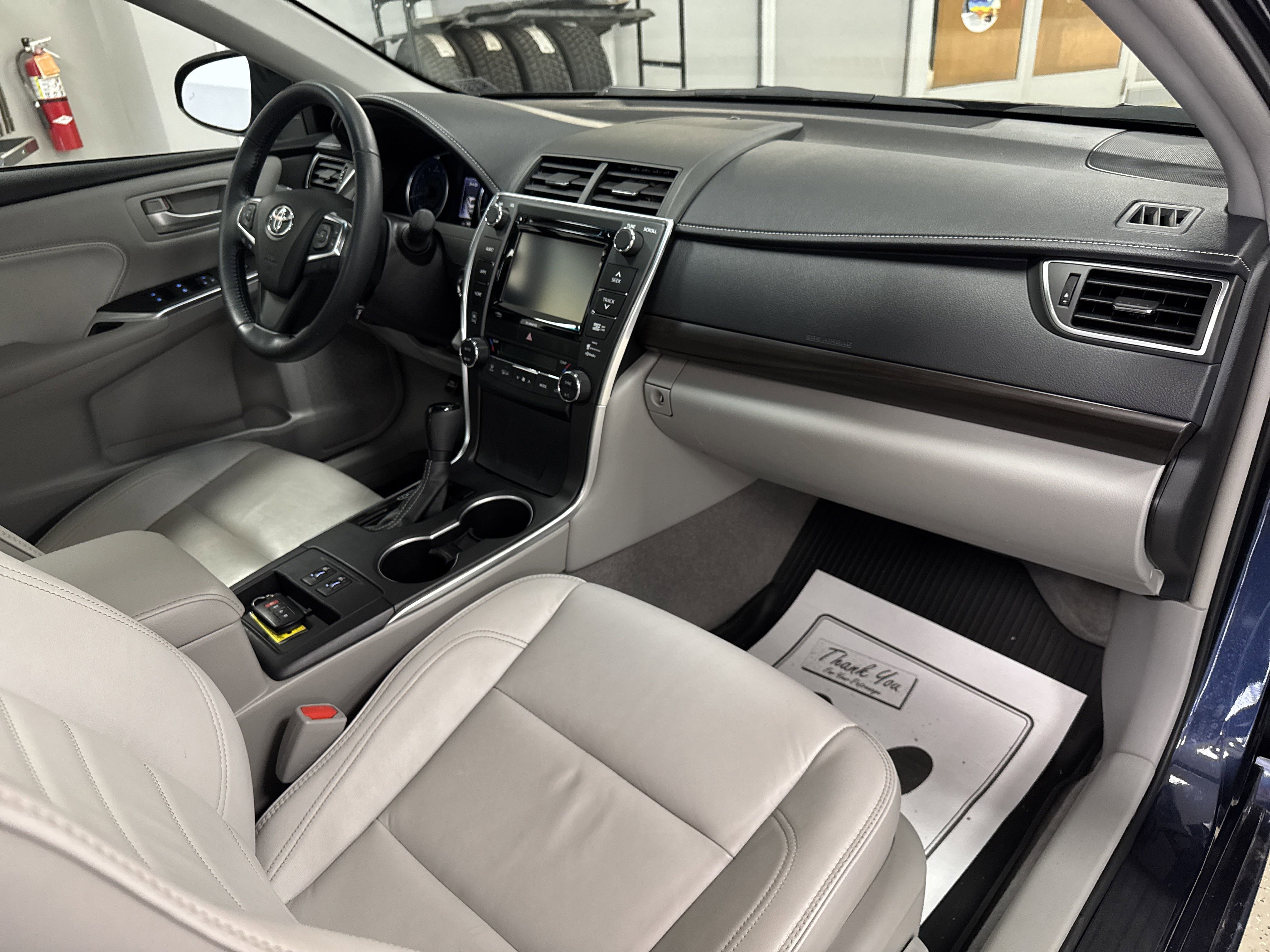 Used 2017 Toyota Camry XLE image 33