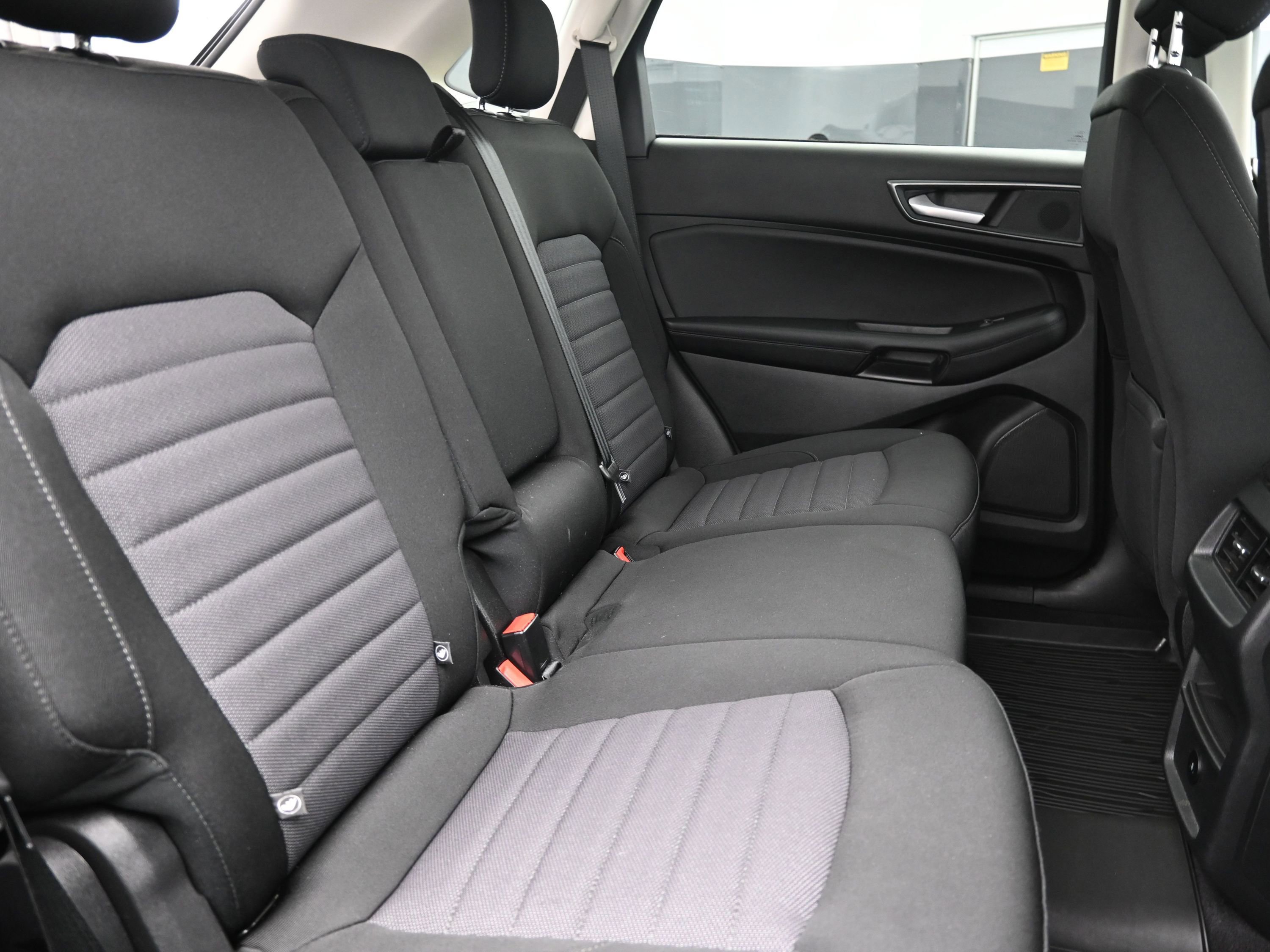 Used 2024 Ford Edge SE w/ Black Appearance Package image 24