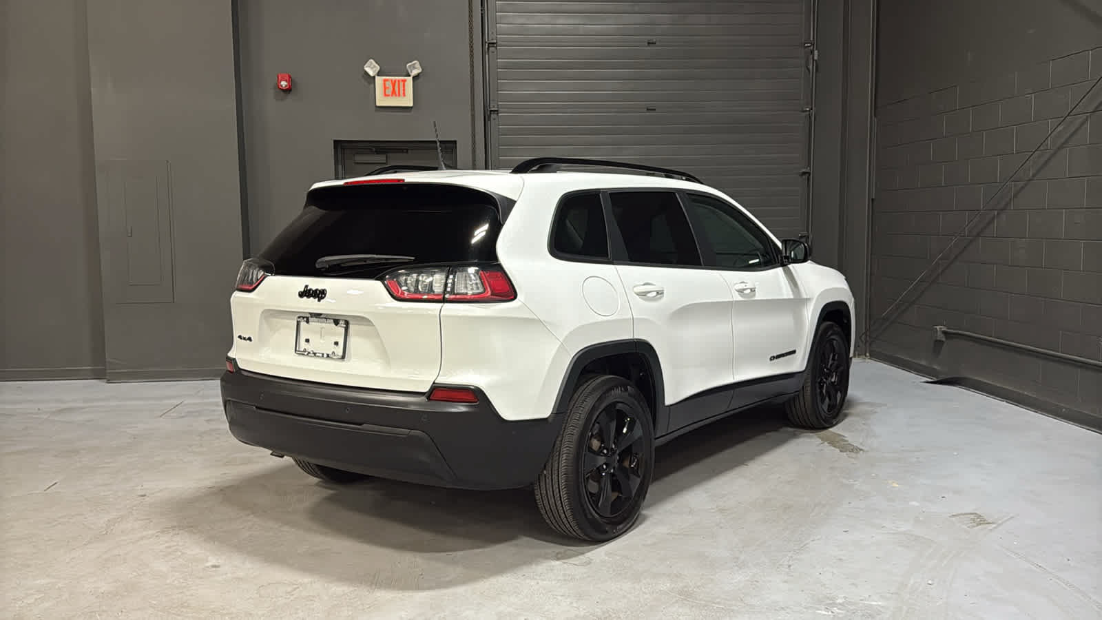 Certified 2023 Jeep Cherokee Altitude Lux w/ Mopar Interior Package AWD/4WD image 7