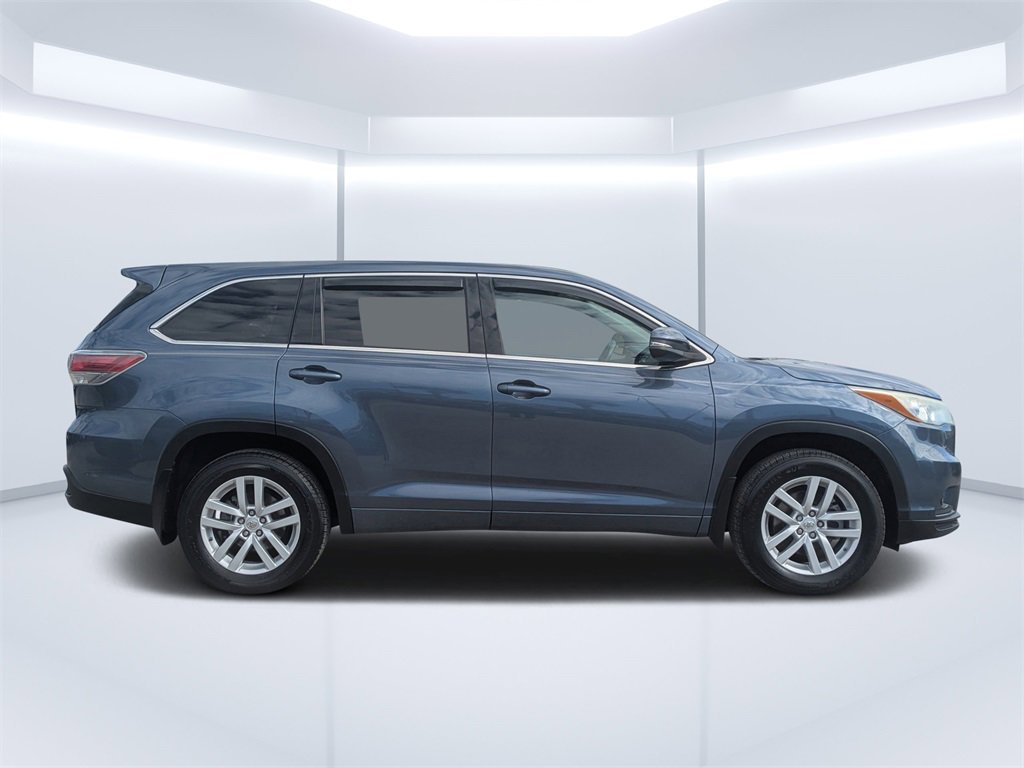 Used 2015 Toyota Highlander LE image 2