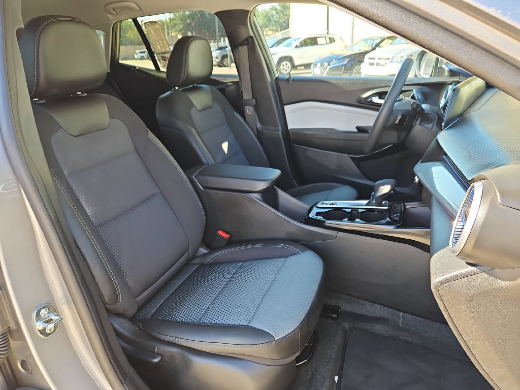 Used 2026 Chevrolet Trax LT FWD image 31