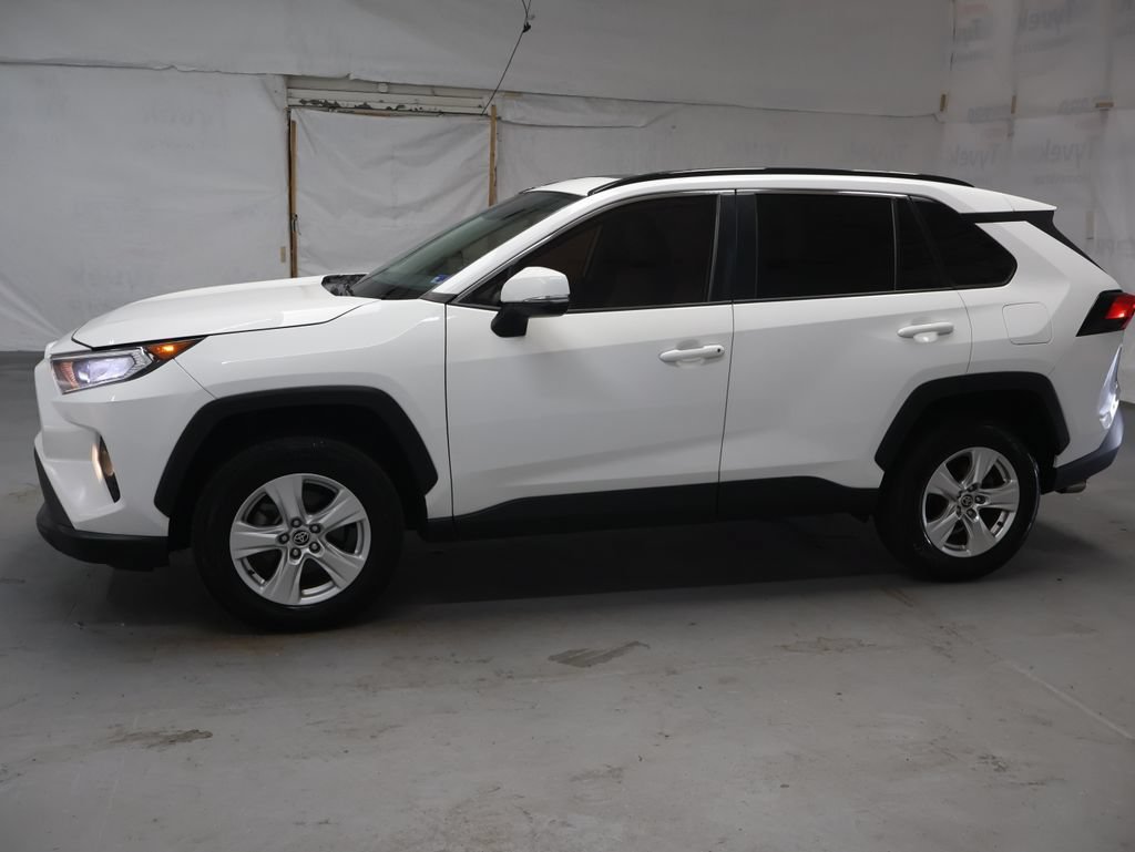 Used 2021 Toyota RAV4 XLE w/ Convenience Package FWD image 4