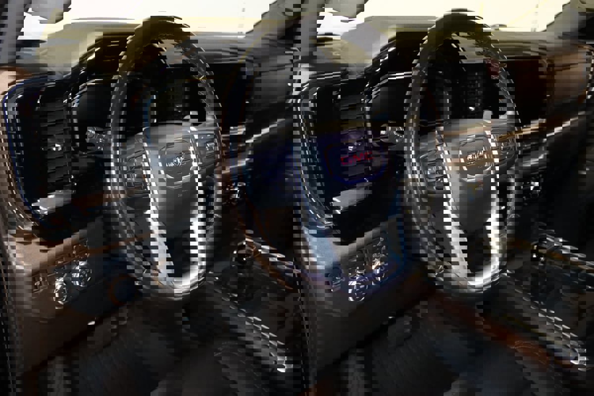 Used 2023 GMC Sierra 1500 SLT w/ SLT Convenience Package image 44