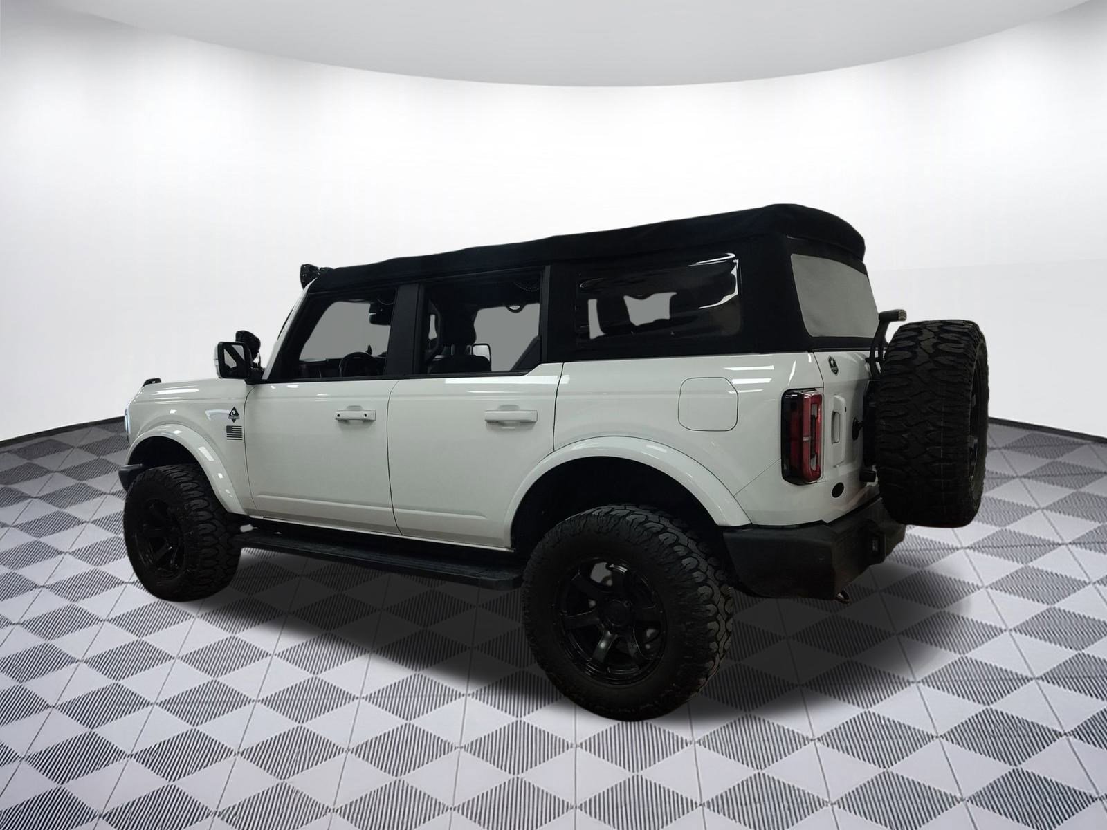 Used 2021 Ford Bronco Outer Banks image 3