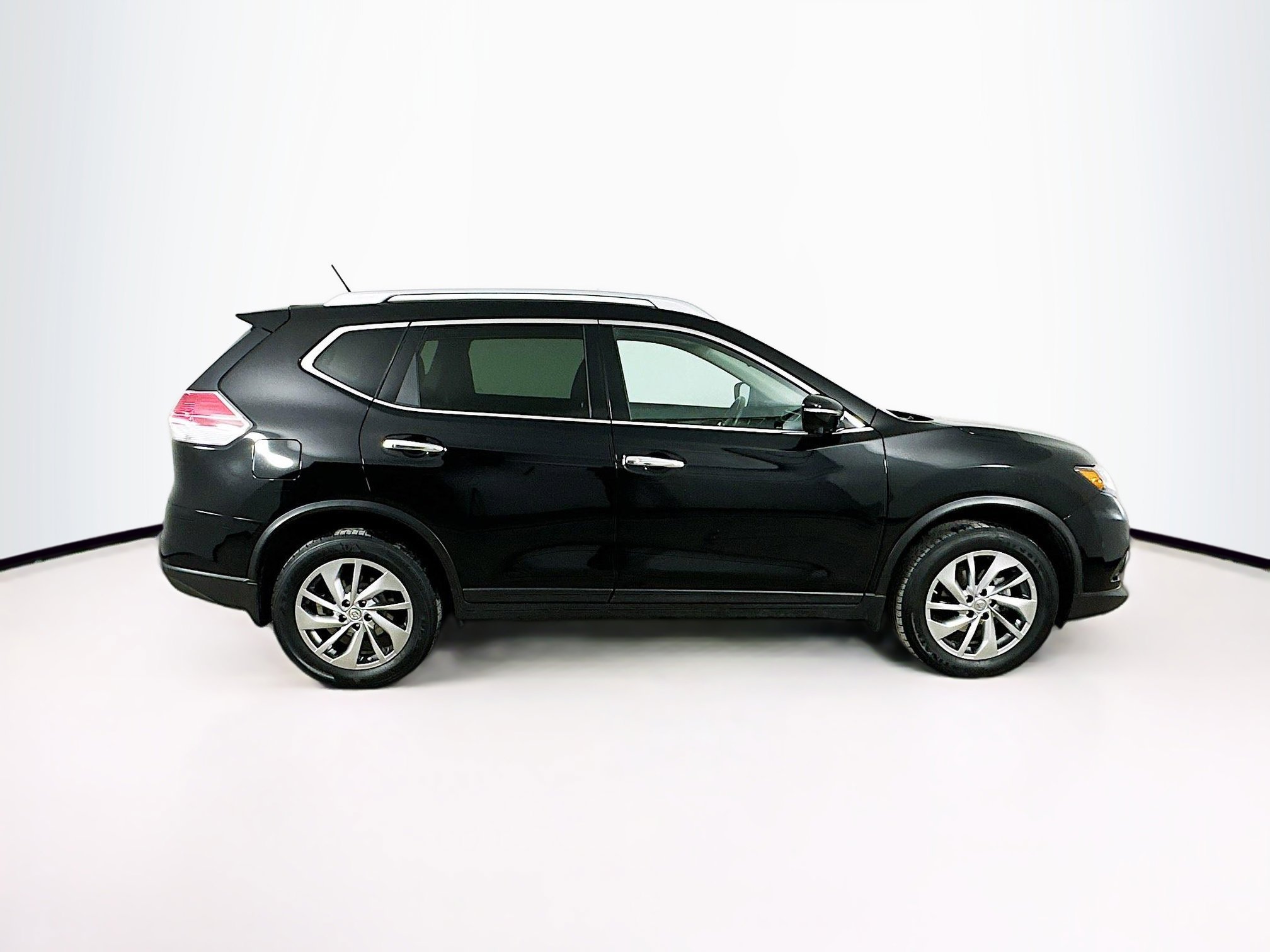 Used 2015 Nissan Rogue SL w/ SL Premium Package image 4