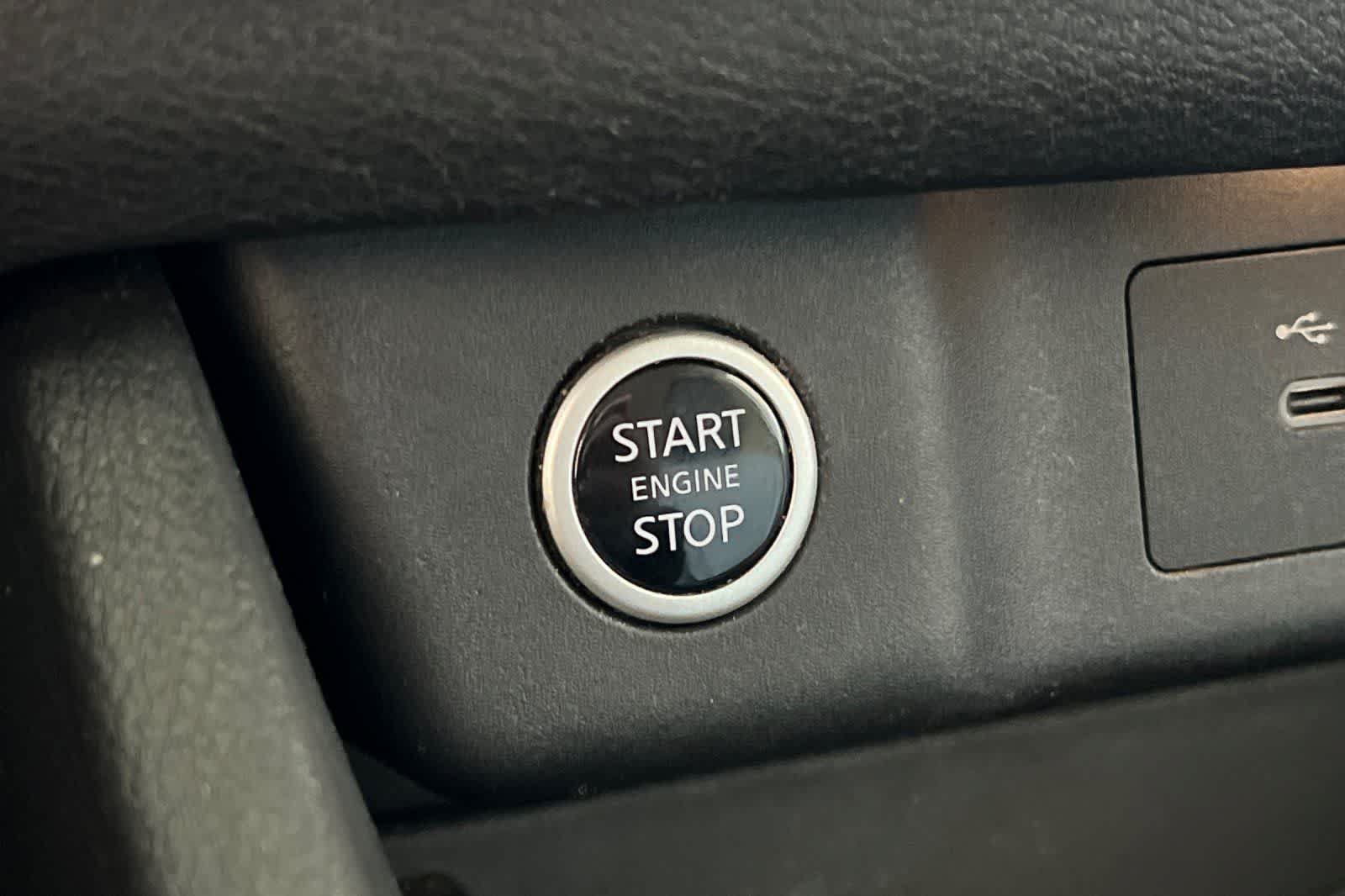 Used 2021 Nissan Rogue SV FWD image 23