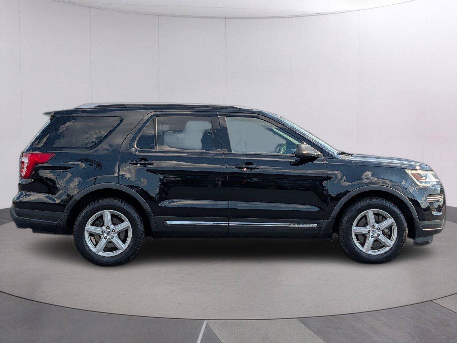 Used 2018 Ford Explorer XLT FWD image 6