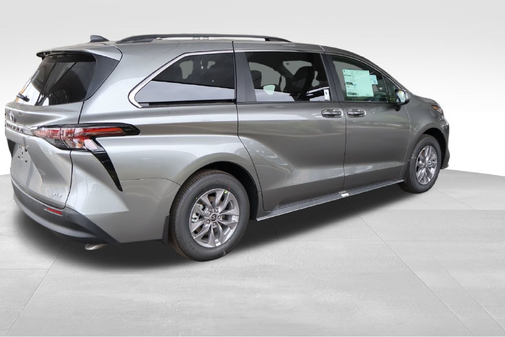 New 2026 Toyota Sienna XLE AWD/4WD image 16