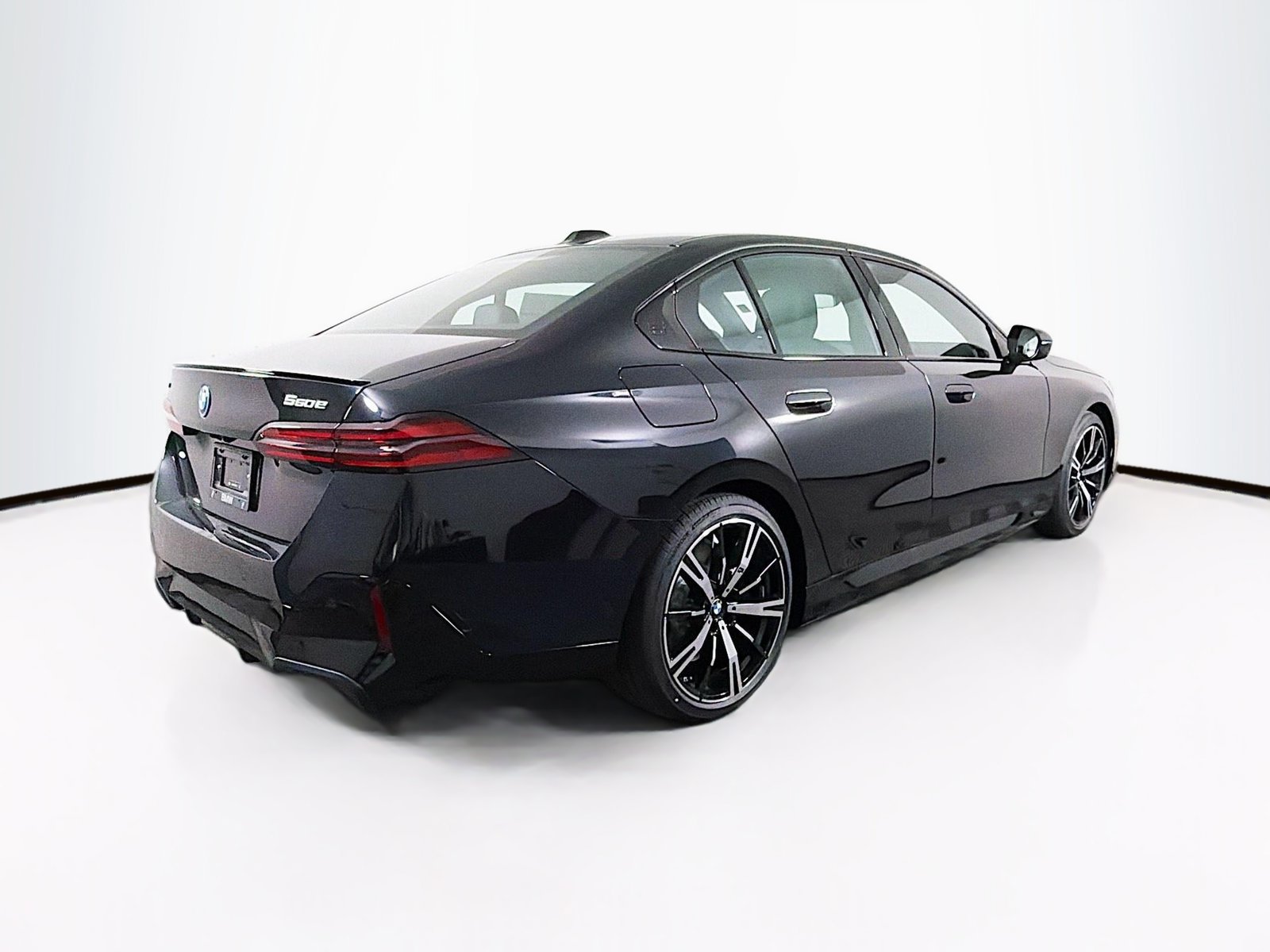 New 2027 BMW 550e xDrive AWD/4WD image 7