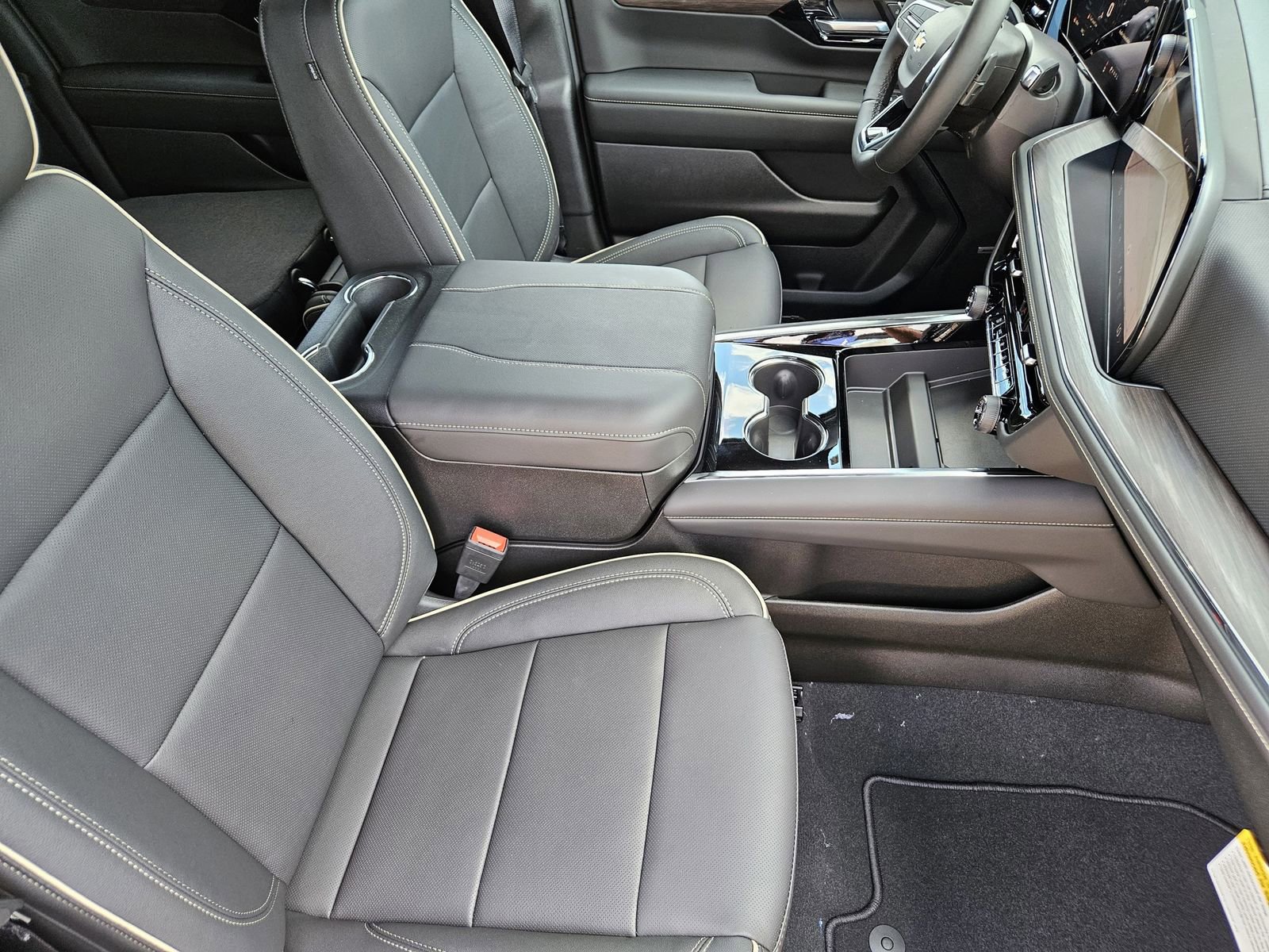 New 2026 Chevrolet Suburban Premier image 18