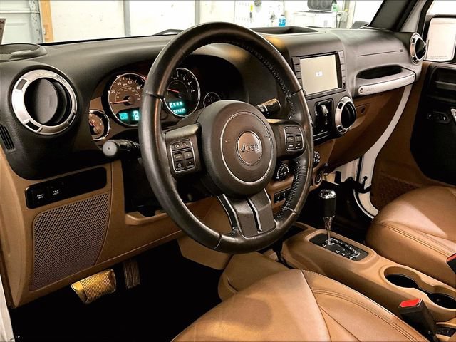 Used 2016 Jeep Wrangler Unlimited Rubicon w/ Connectivity Group AWD/4WD image 12