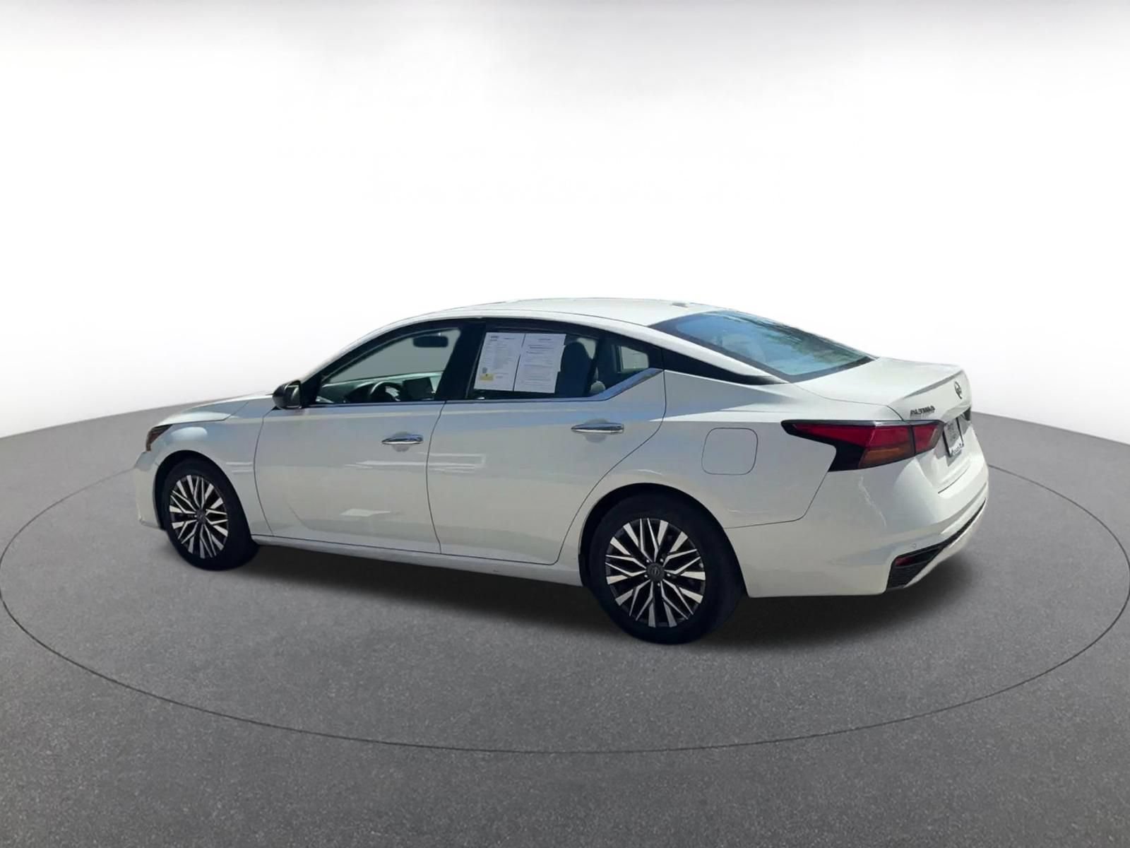 Used 2025 Nissan Altima 2.5 SV FWD image 8