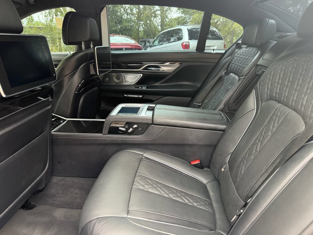 Used 2018 BMW 750i RWD image 13