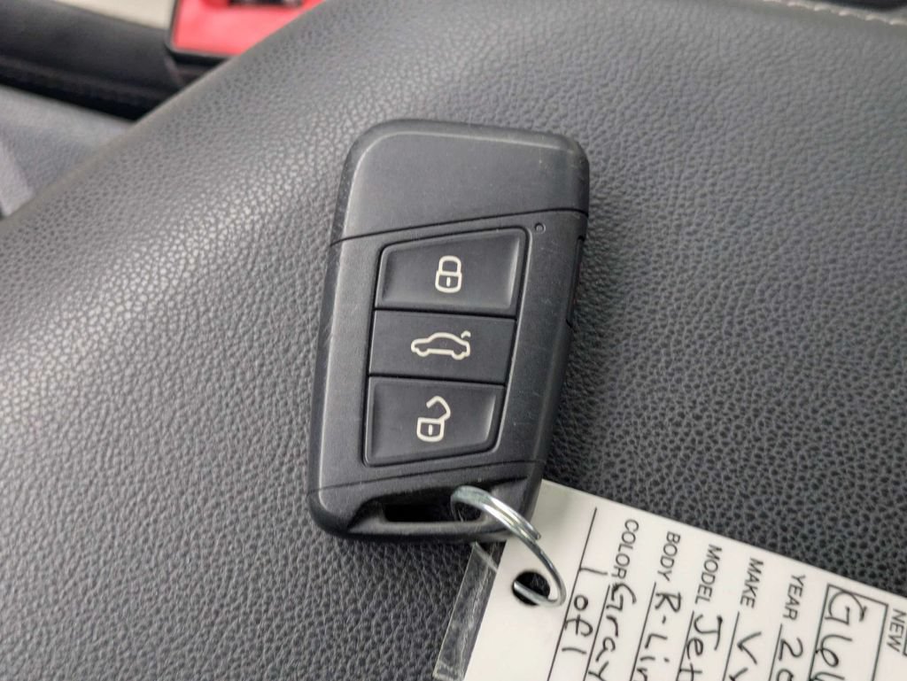 Used 2020 Volkswagen Jetta R-Line FWD image 32