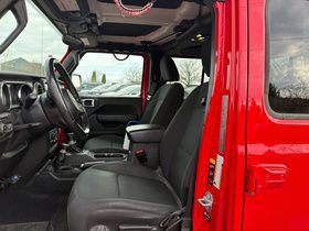 Used 2021 Jeep Gladiator Sport image 9