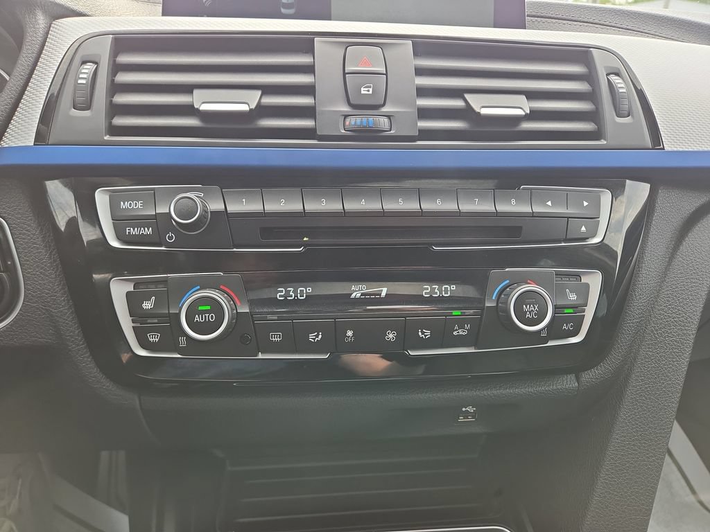 Used 2018 BMW 340i xDrive Sedan AWD/4WD image 11