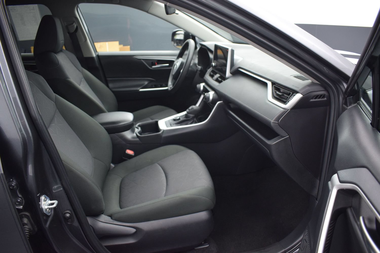 Used 2025 Toyota RAV4 XLE AWD/4WD image 10