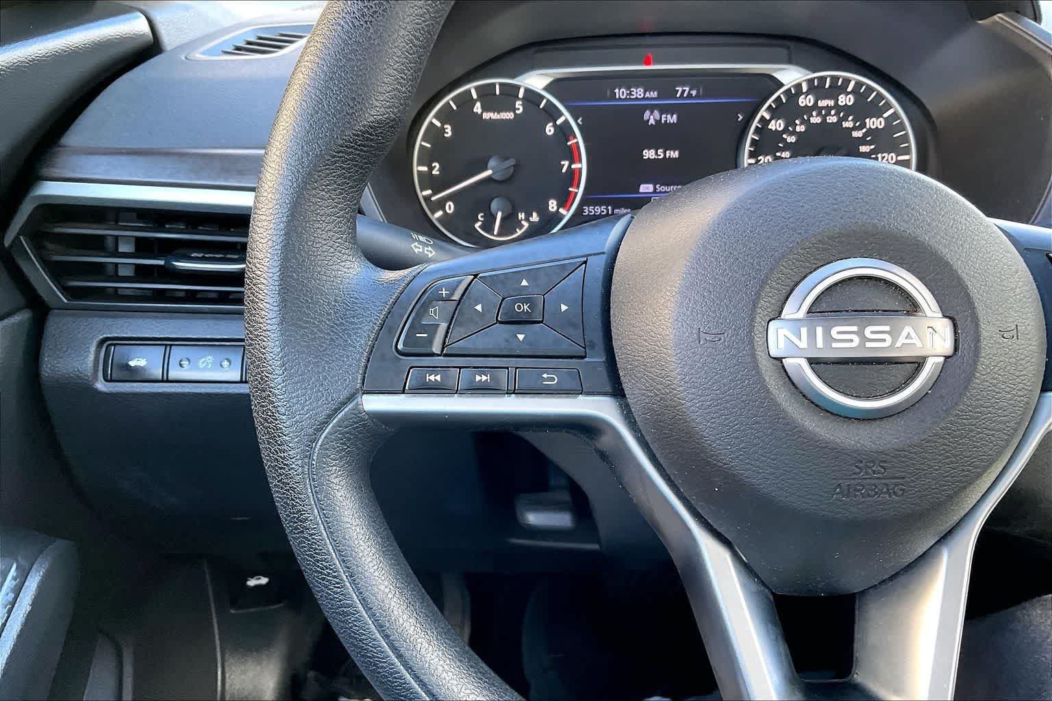 Used 2024 Nissan Altima 2.5 SV FWD image 24
