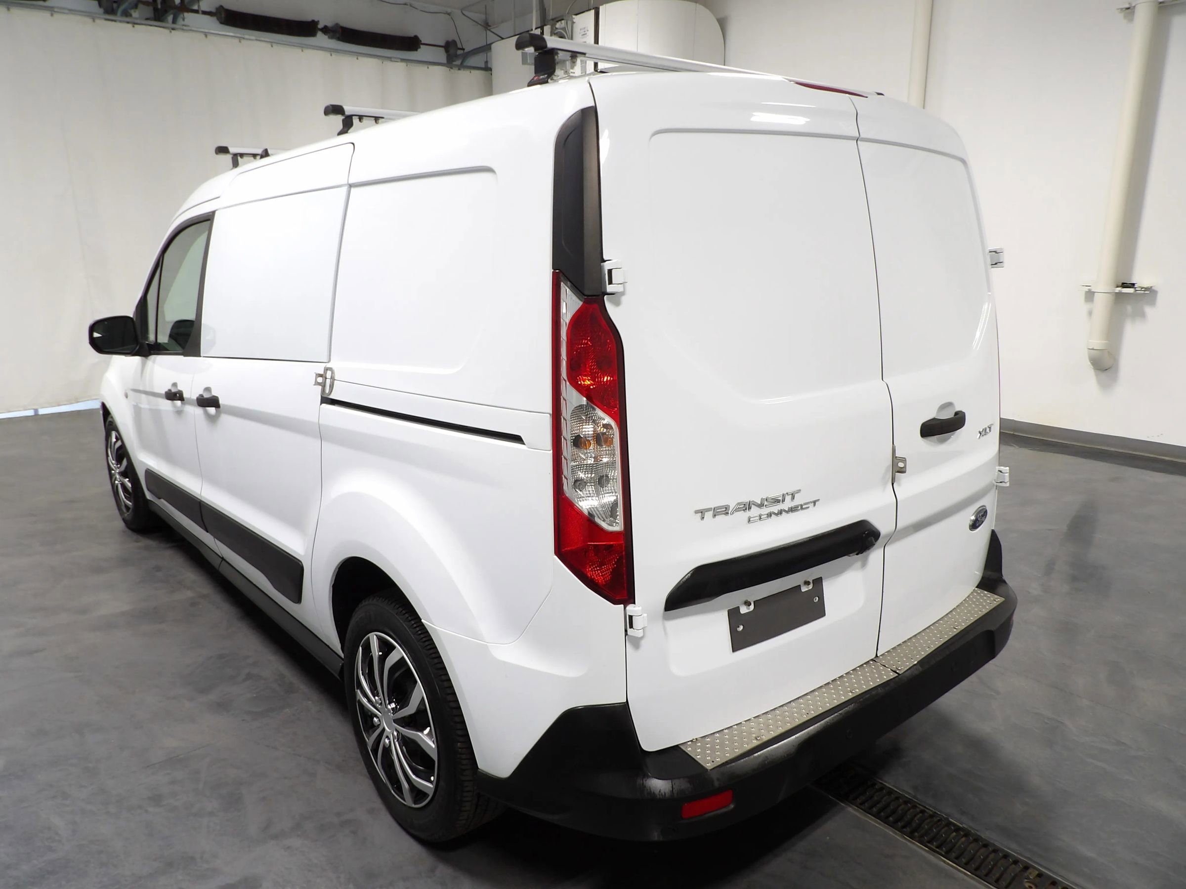 Used 2019 Ford Transit Connect XLT w/ Driver-Assist Package image 6