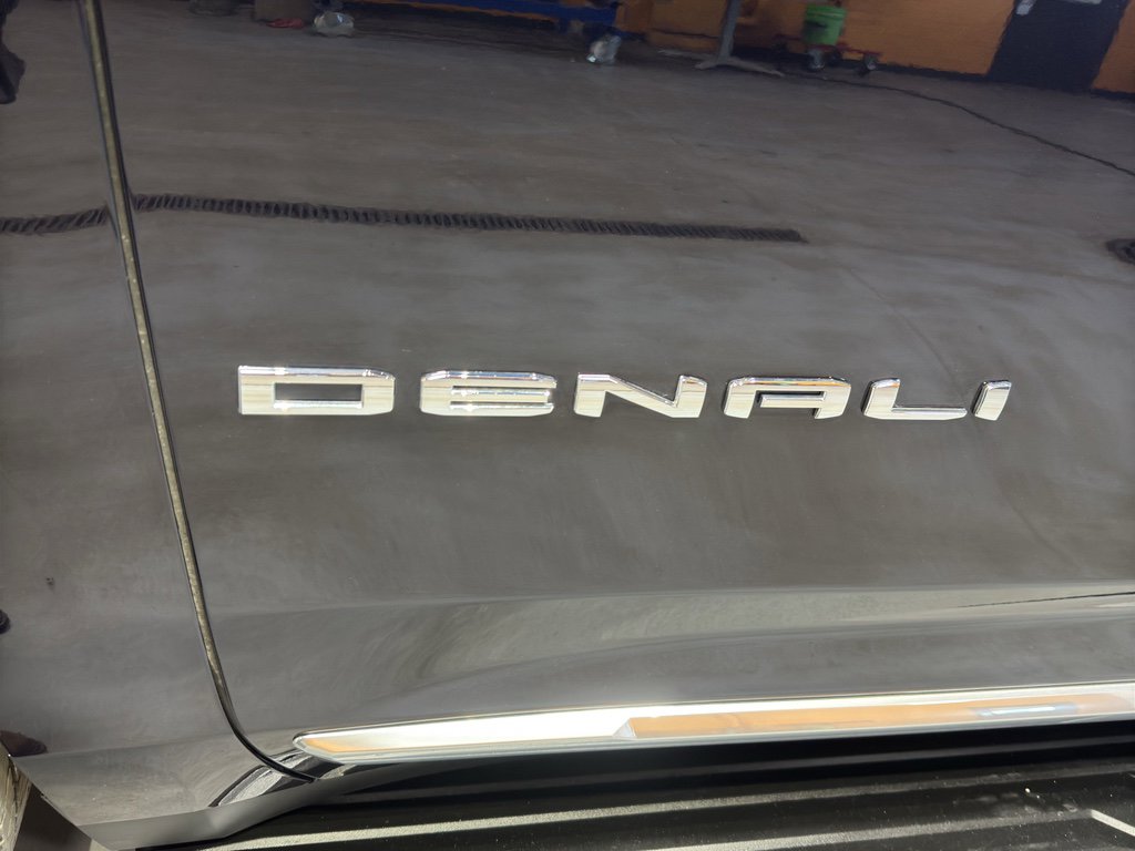 Used 2024 GMC Yukon XL Denali image 13