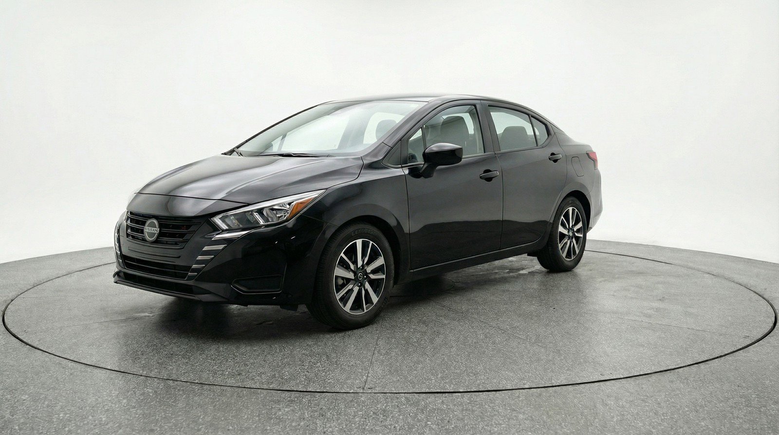 Used 2025 Nissan Versa SV image 3