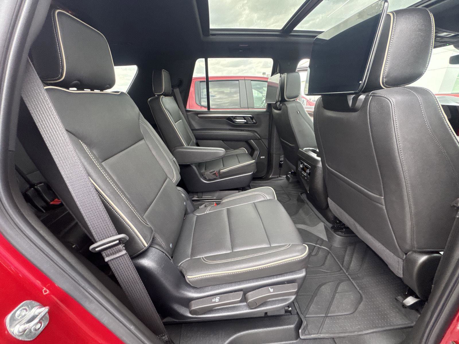 Used 2025 Chevrolet Tahoe Premier AWD/4WD image 17