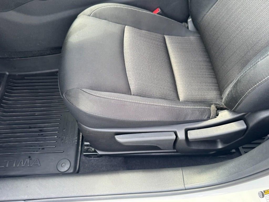 Used 2025 Nissan Altima 2.5 S FWD image 14