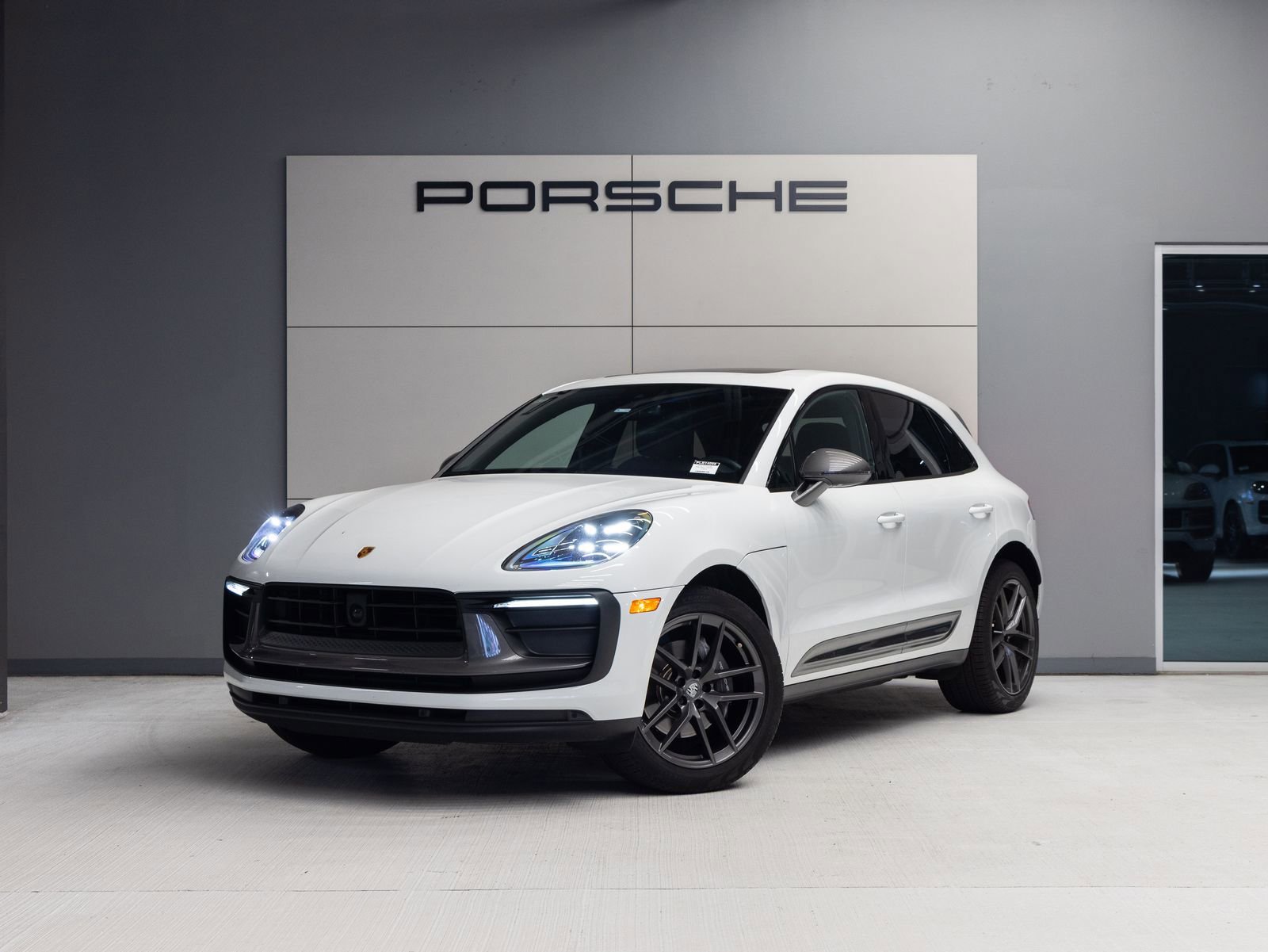 Certified 2023 Porsche Macan Turbo AWD/4WD image 1