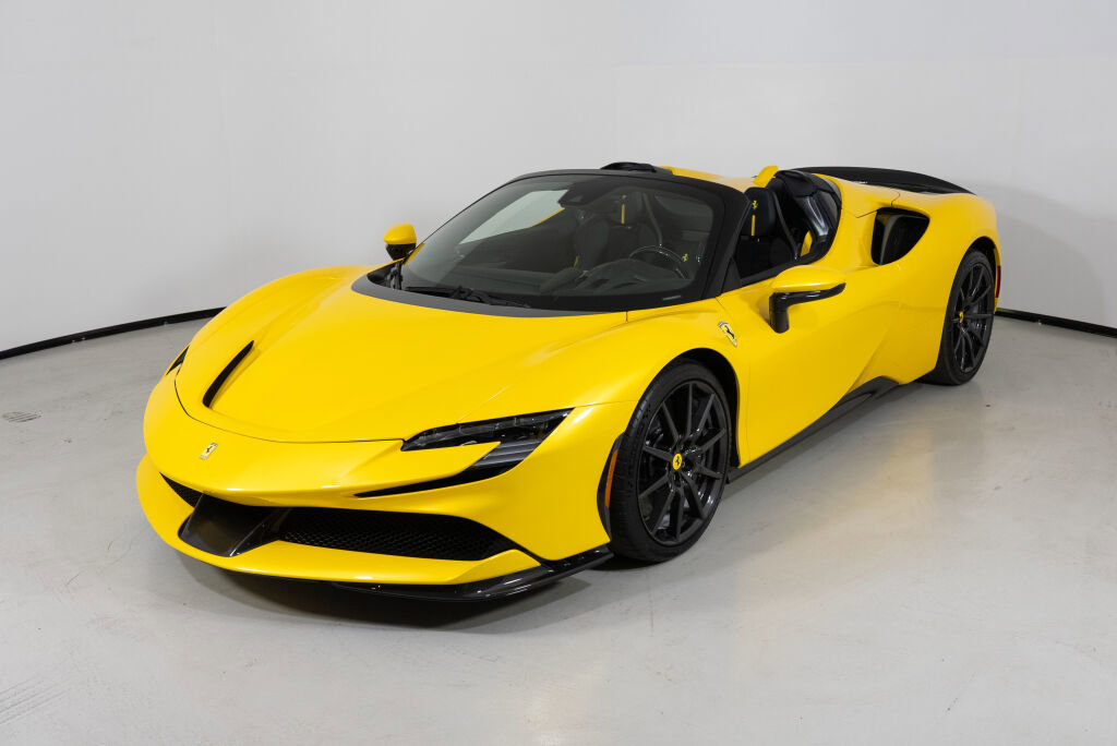 Used 2023 Ferrari SF90 Spider image 2