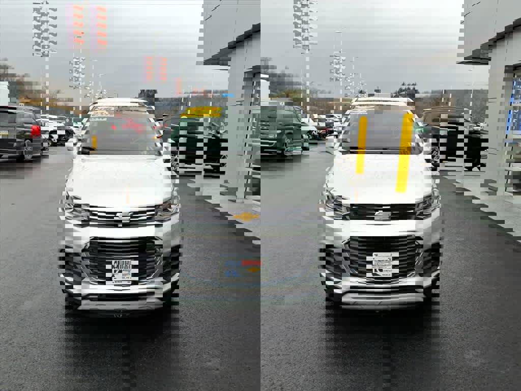 Used 2018 Chevrolet Trax LT w/ LT Convenience Package image 2