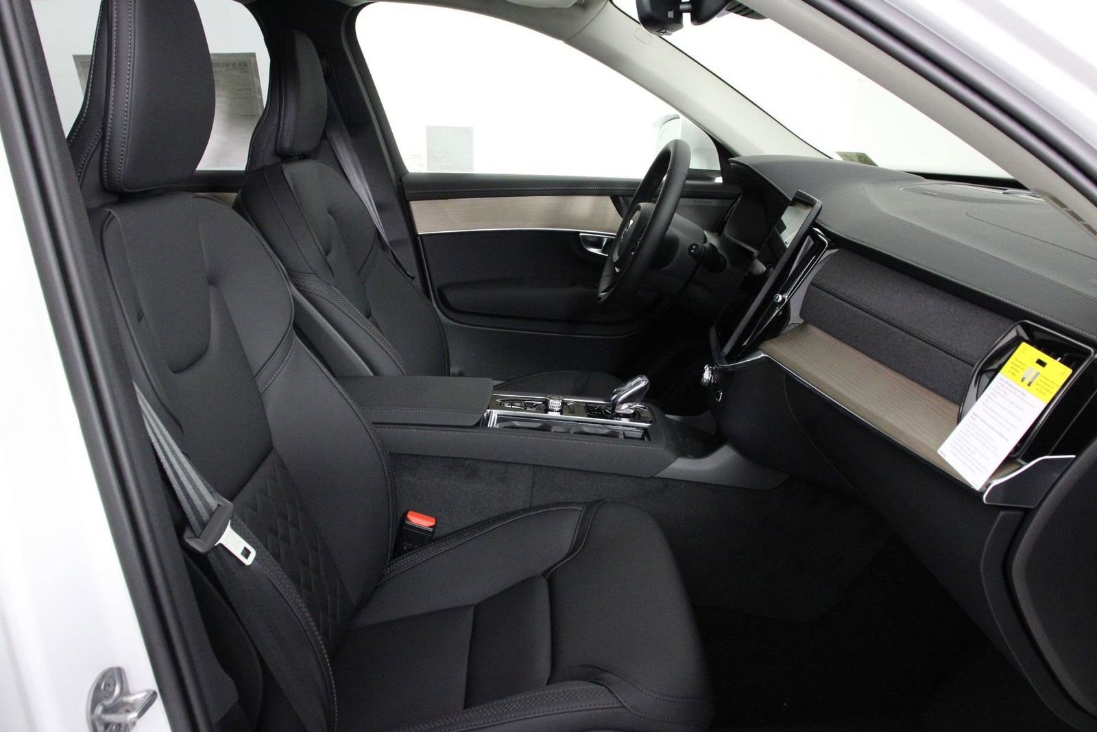 New 2025 Volvo XC90 B6 Plus w/ Protection Package Premier image 10