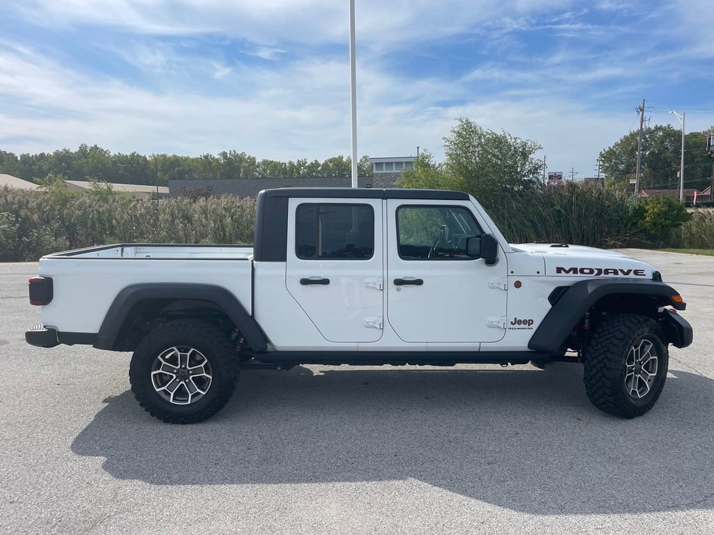 Used 2024 Jeep Gladiator Mojave w/ Convenience Group image 2