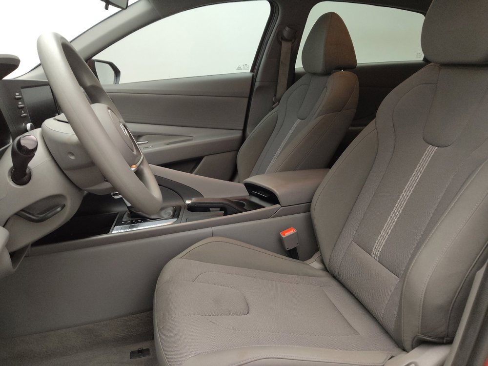 Used 2025 Hyundai Elantra SE FWD image 17