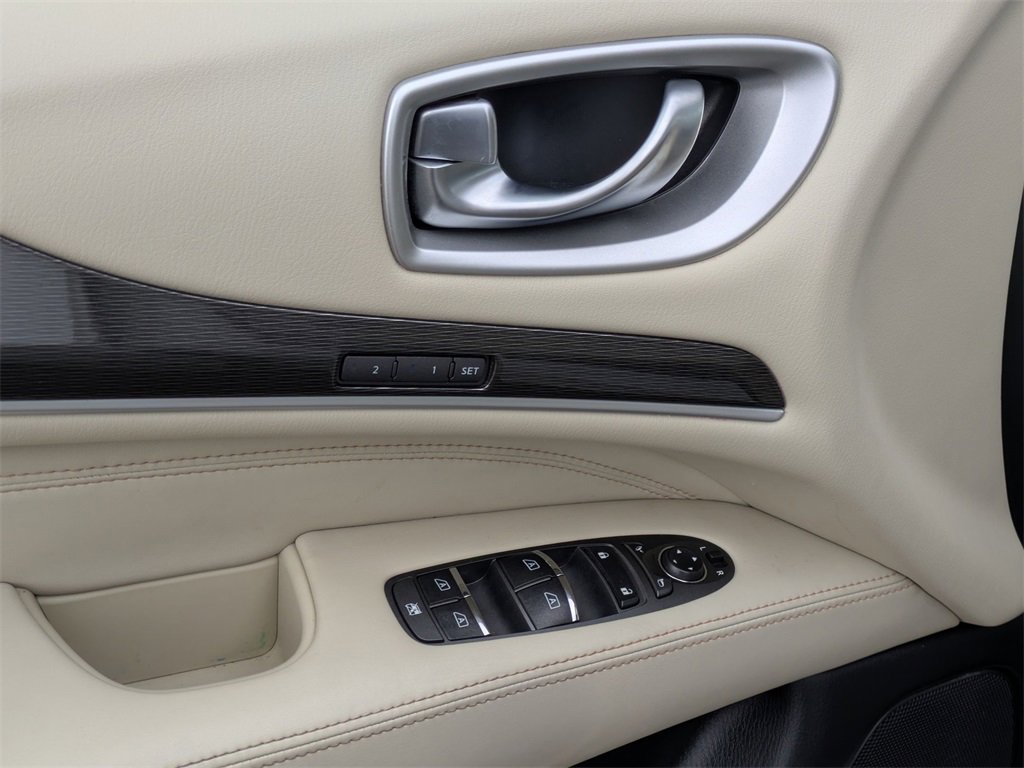 Used 2019 INFINITI QX60 Luxe w/ Essential Package image 18