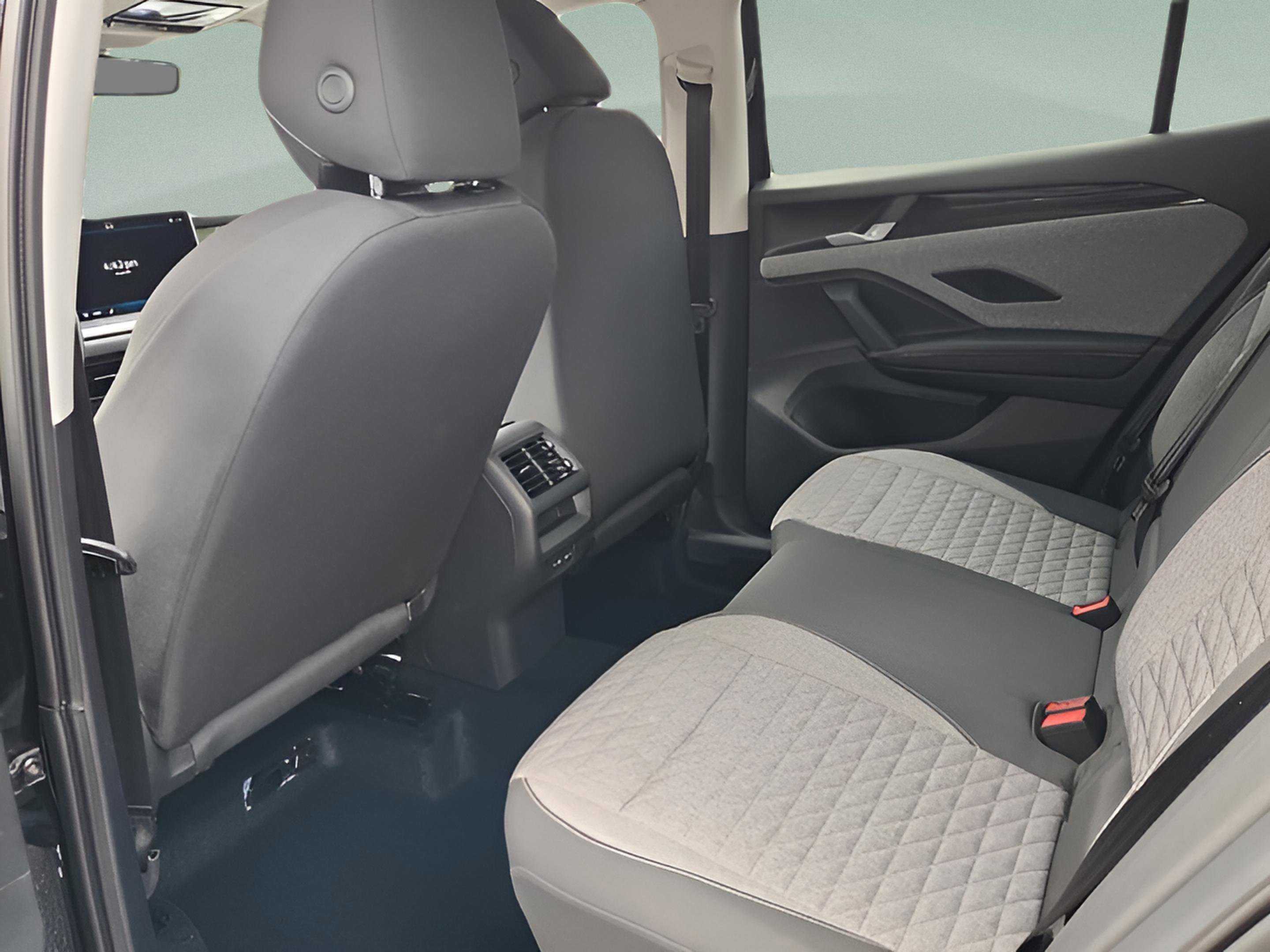 New 2025 Volkswagen Tiguan S image 10