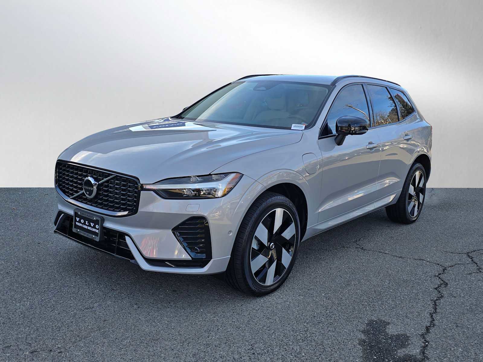 Certified 2024 Volvo XC60 T8 Plus w/ Protection Package Premier image 7