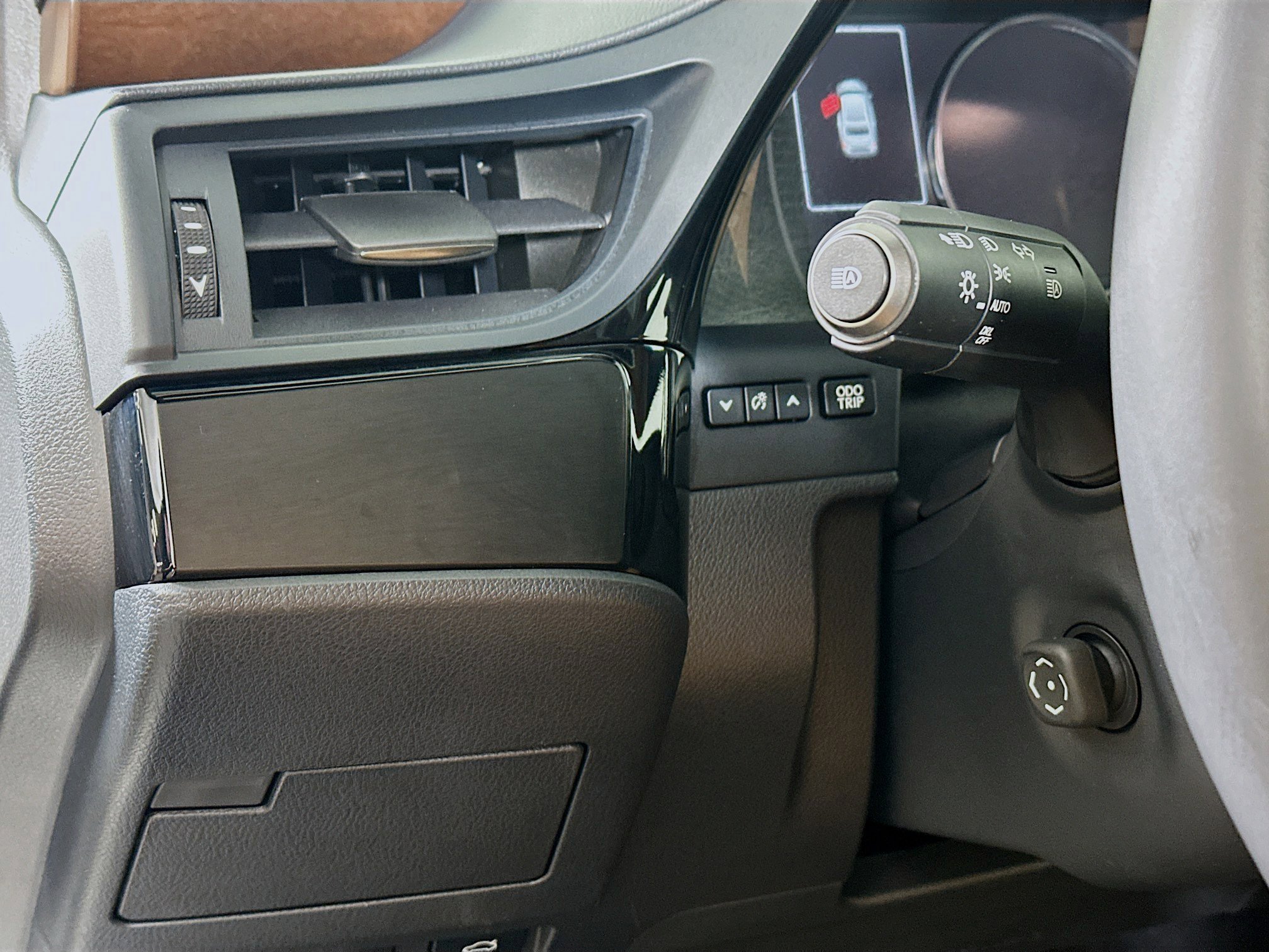 Certified 2025 Lexus ES 350 w/ Accessory Package (Z2) image 10